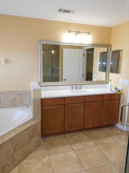 Building Photo - 2320 Darlin Cir