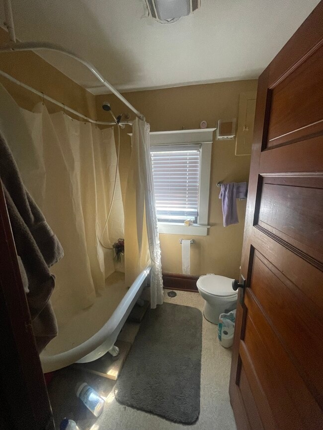 Building Photo - 1507 Wilson St