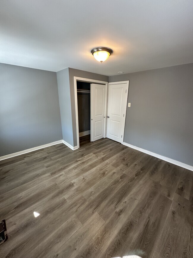 Building Photo - 218 W 5th St