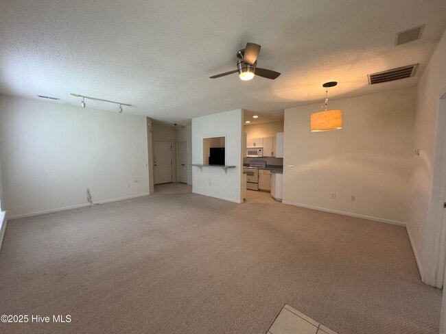 Building Photo - 1600 Sturdivant Dr