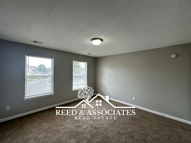 Building Photo - 2-Story Home Located in Quiet Cove!