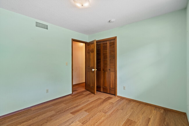 Building Photo - 1305 Jake Ln