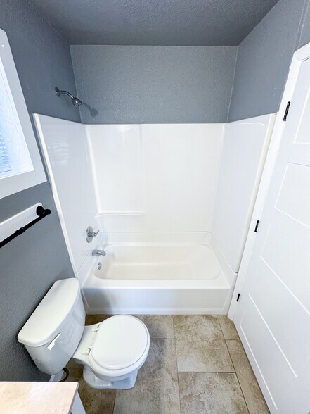 Building Photo - 2241 S Buckley Rd