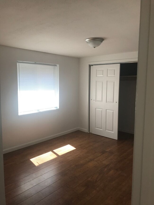 Building Photo - For Rent: Charming 2 Bed 1 Bath Home in th...