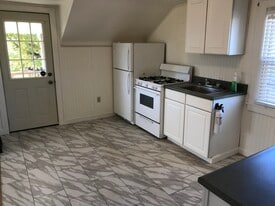 Building Photo - 861 Brackenridge Ave