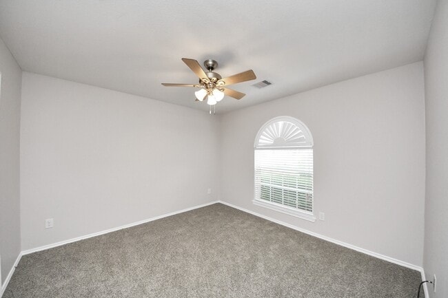 Building Photo - 21823 Wildcroft Dr