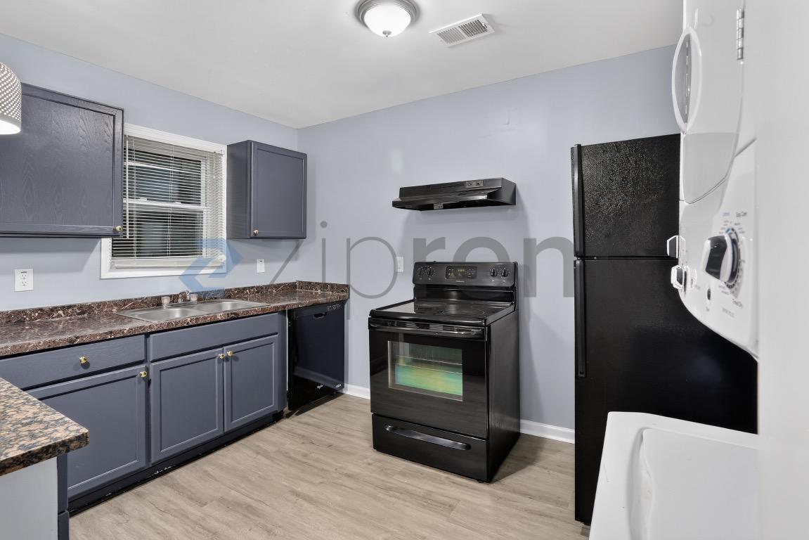 Building Photo - Unit B