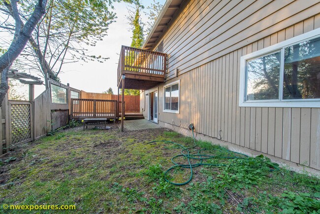 Building Photo - 12025 SW 64th Ave