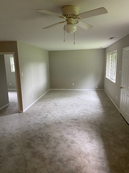 Building Photo - 5723 Tall Oaks Dr