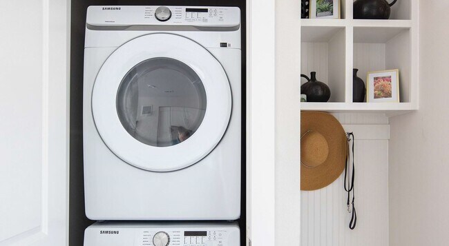 Primary Photo - 2425 Bell St