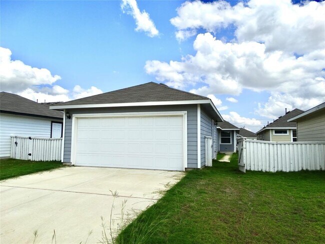 Building Photo - 370 Hortus Dr