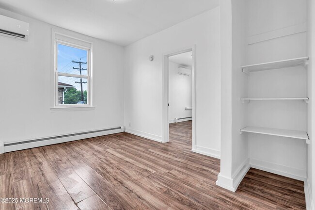 Building Photo - 3022 S Wood Ave