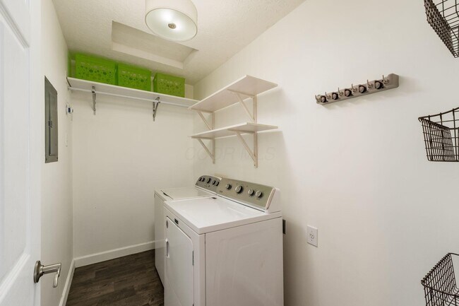 Building Photo - 5179 Mantua Dr