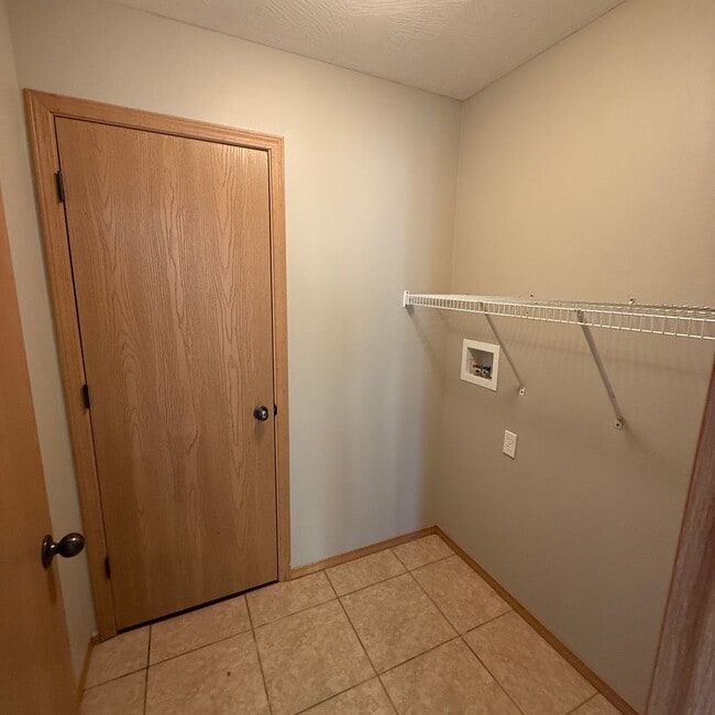 Building Photo - 3 bedroom 2 bathroom  Home in Clever MO