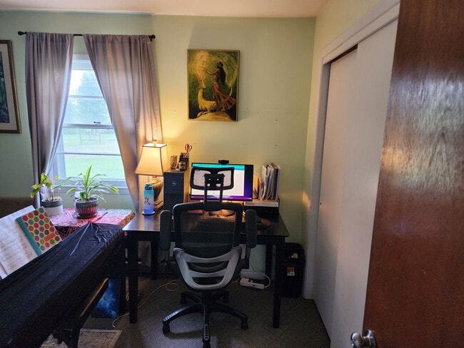 Building Photo - 3 Bed 1 bath Home Mount Airy