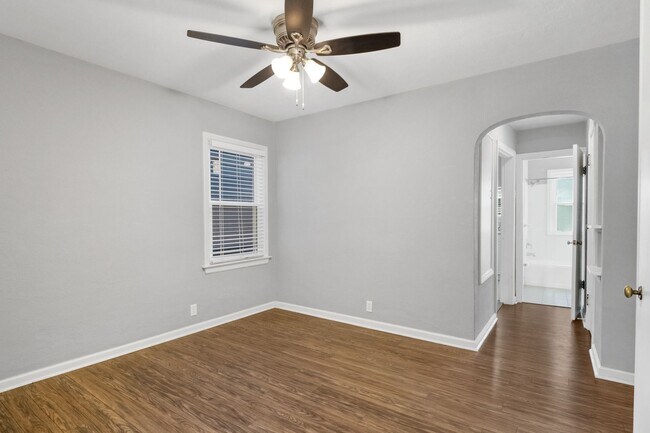 Building Photo - Chic French-ish Town-Cottage