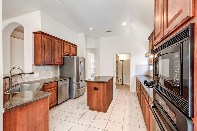 Building Photo - 15220 Fernhill Dr