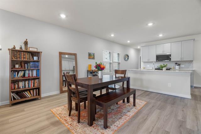 Building Photo - 207 Greenbriar Dr