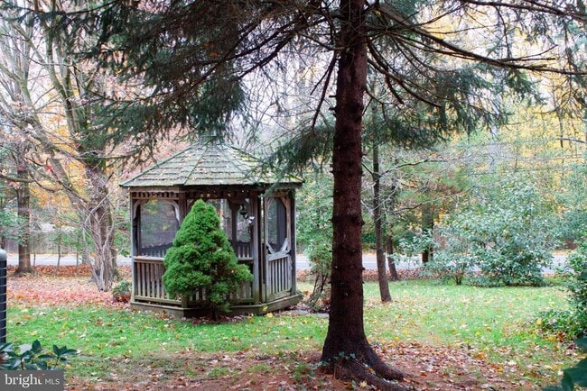 Building Photo - 901 Academy Ln