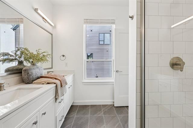 Building Photo - 1951 Painted Trl