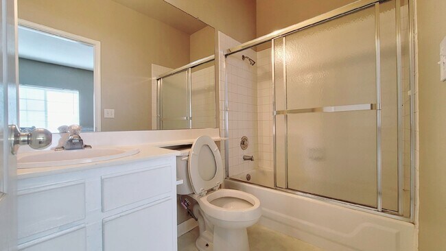 Building Photo - 1900 N Torrey Pines Dr