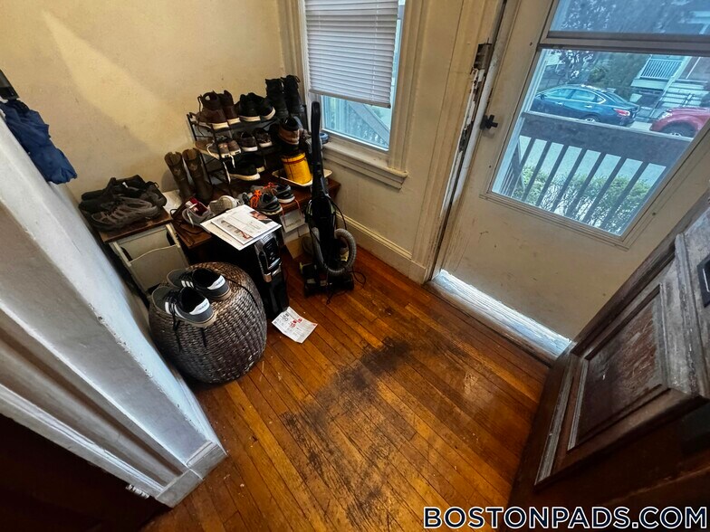 Building Photo - 121 Murdock St