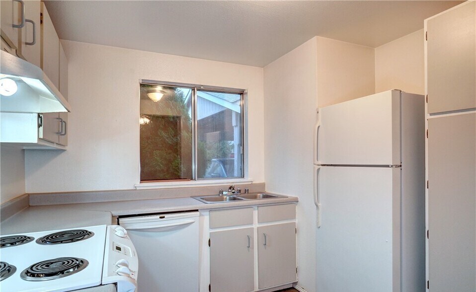 Kitchen - 10332 15th Avenue Ct E