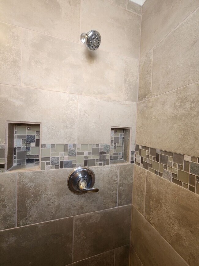 Building Photo - 1BR Unit - Freshly Remodeled