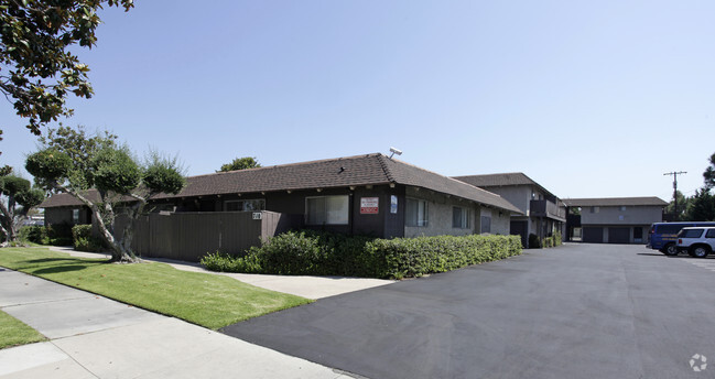 Building Photo - Green Meadows Apartments