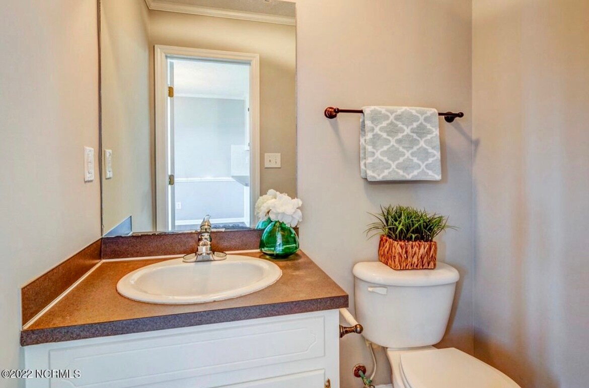 Building Photo - 2355 Vineyard Dr