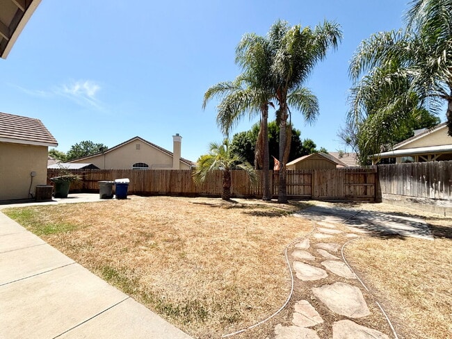 Building Photo - North Merced: Spacious end of cul-de-sac 4...