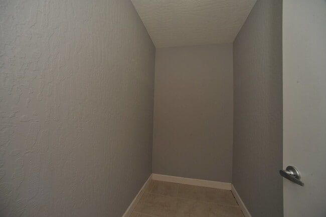 Building Photo - 2100 Forest Knoll Dr NE