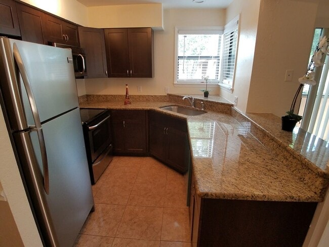 Building Photo - Beautiful Remodeled 1/1 Condo x Rent @ Winter Park in front of Full Sail.