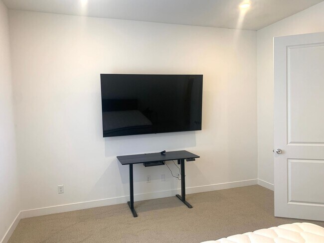 Building Photo - State of the Art-Trendy 1+1 Luxury Condo i...