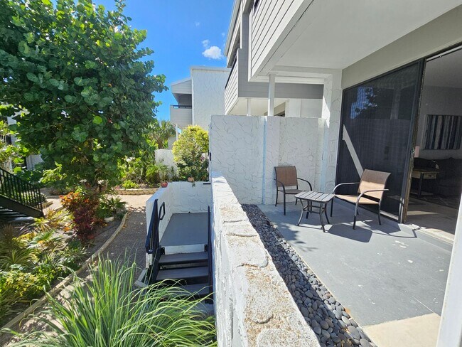 Building Photo - Seasonal Short-term 2 Bedroom 2 Bathroom Condo located on Venice Island with beach access!