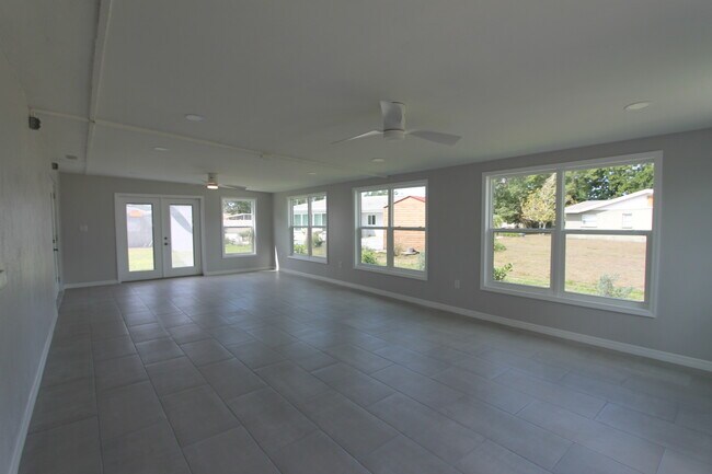 Building Photo - 5522 Yorkshire Way