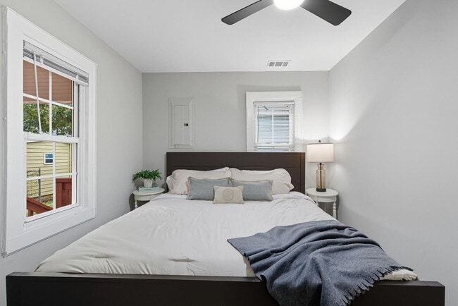 Building Photo - 250 Indale Ave