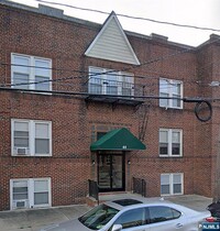 Building Photo - 44 Beech St