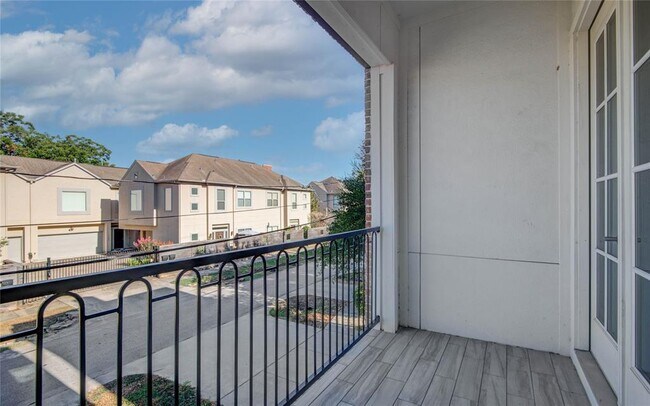 Building Photo - 1721 Thompson St