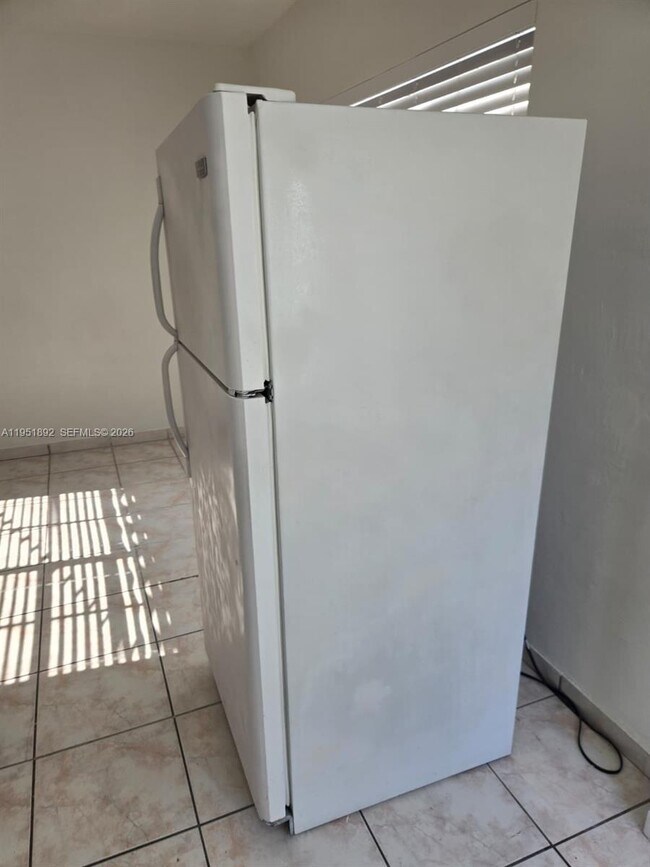 Building Photo - 7124 Bay Dr