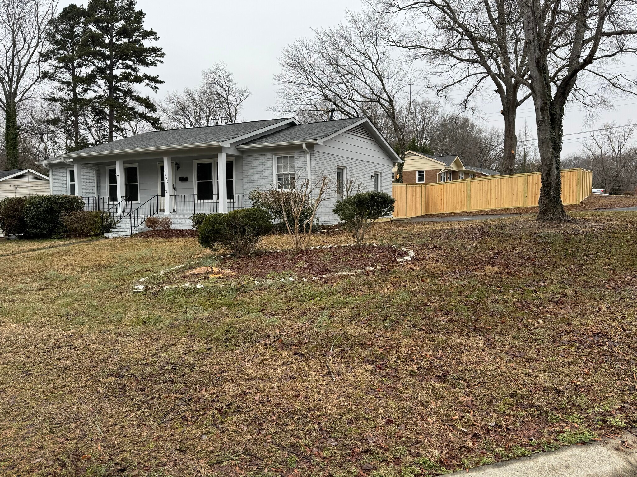 Building Photo - 3729 Woodleaf Rd