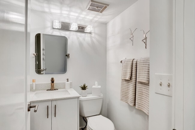 Building Photo - 210 Captains Walk