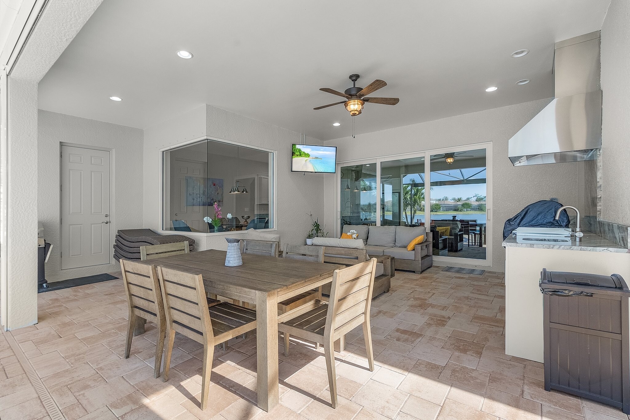 Outdoor Living - 14539 Kelson Cir