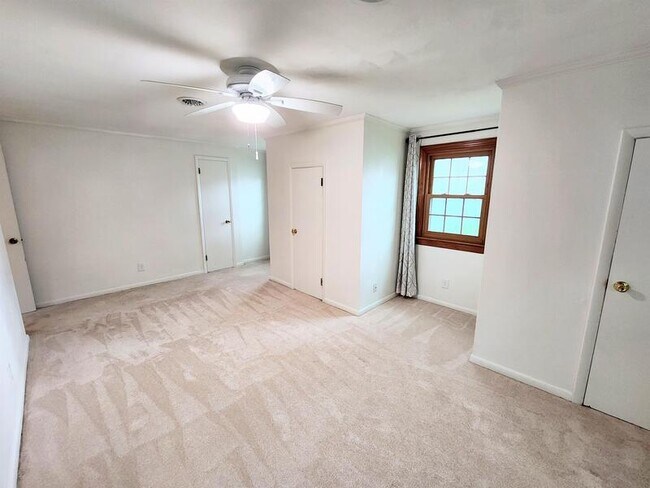 Building Photo - 1444 S Twin Lake Rd