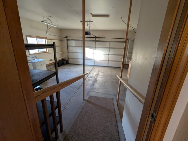 Building Photo - 1315 NE Paula Dr