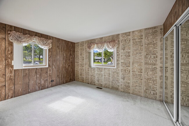 Building Photo - 21W256 Briarcliff Rd
