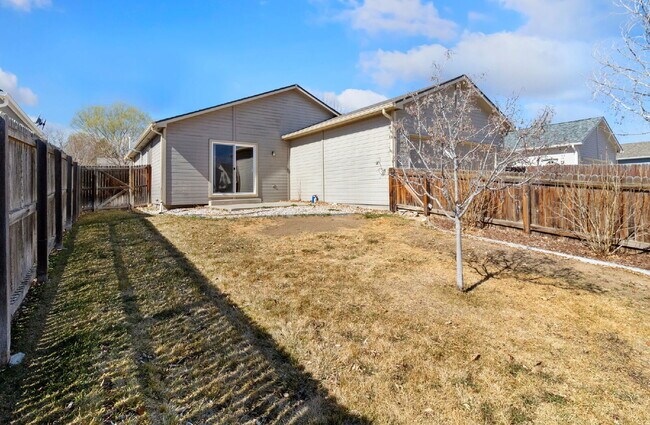 Building Photo - Great Ranch in the heart of Loveland!