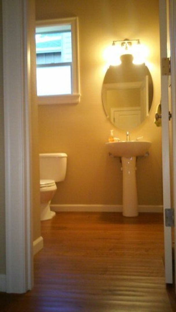 Building Photo - Beautiful 4 Bedroom Home In Garden Home Area!