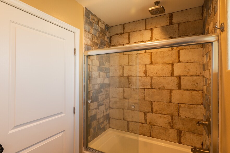 Bathroom - 938 S Bernal Ave