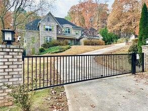 Building Photo - 3232 Brookview Rd